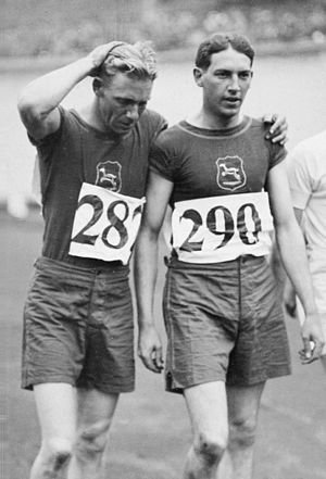 Atkinson (links) en George Weightman-Smith tydens die Olimpiese Spele van 1928.